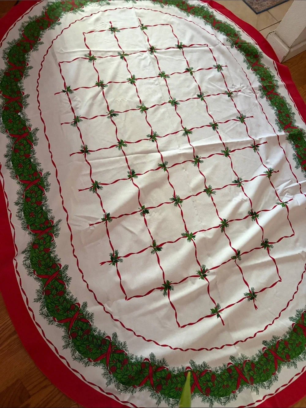 Festive Red & Green Holiday Tree Skirt - Brand Unspecified